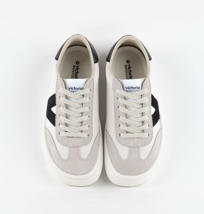 Victoria Barefoot Olmo, Preto