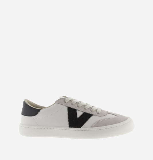 Victoria Barefoot Olmo, Preto