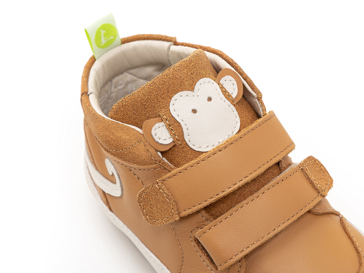 Tip Toey Joey Monkey Hug (Andar e Equilibrar), Hay