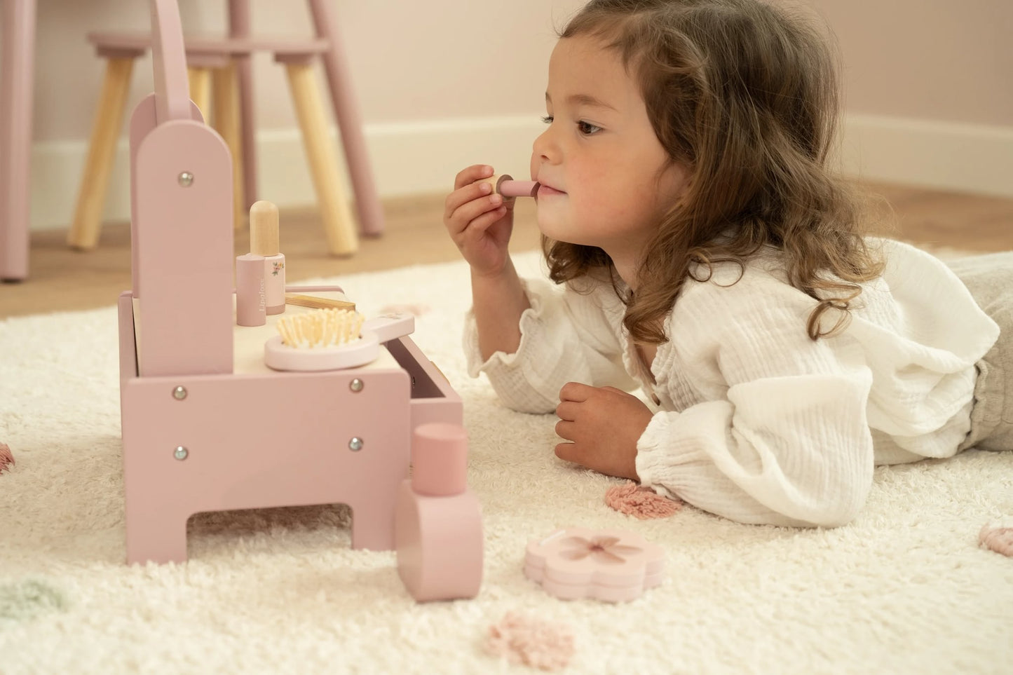 Pequena mesa de Maquilhagem, Little Dutch